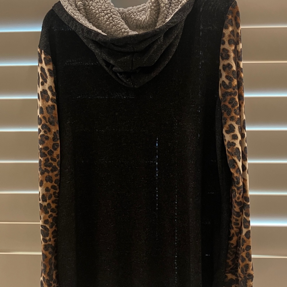 Black Hoodie with Leopard Print Sleeves, Sherpa Hood - Picture 5 of 7